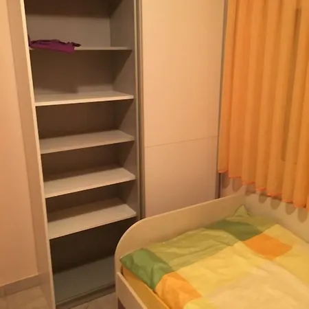 Petra 1 Apartman Vir