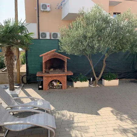 Petra 1 Apartman Vir